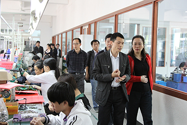 福建省委統(tǒng)戰(zhàn)部副部長、省工商聯(lián)黨組書記王玲視察虹潤公司